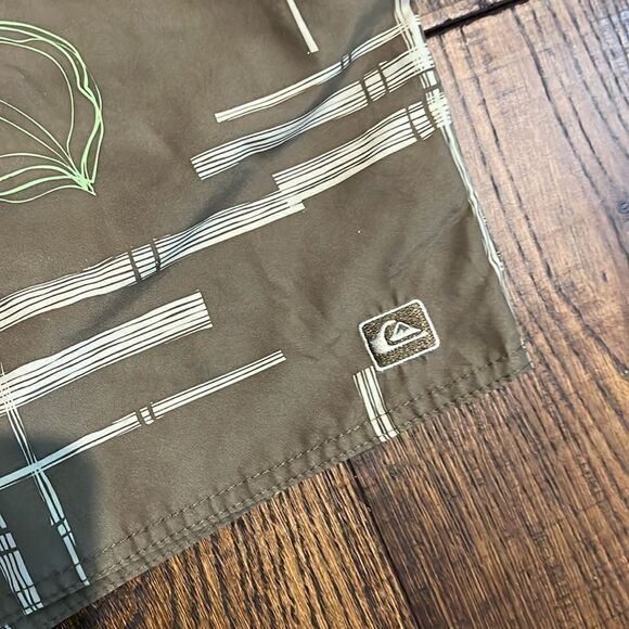 Men’s XXL Quicksilver Swim Trunks. Never worn. MJ4 - Picture 2 of 4